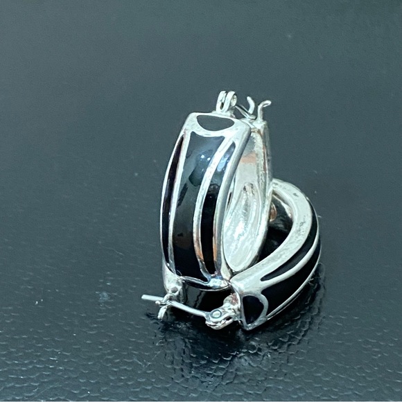 Vintage MONET Signed Black Enamel Silver-tone Hoop Earrings - Picture 6 of 15